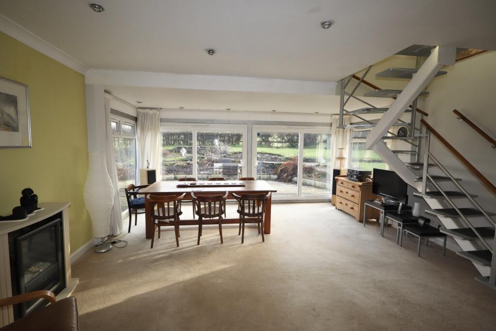 Sitting room / dining room