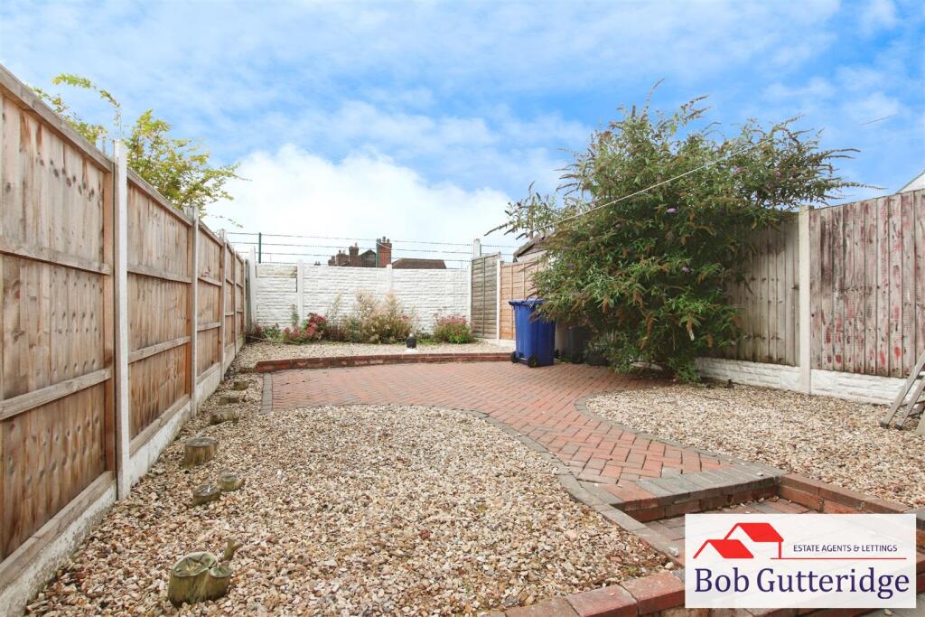 ENCLOSED REAR GARDEN
