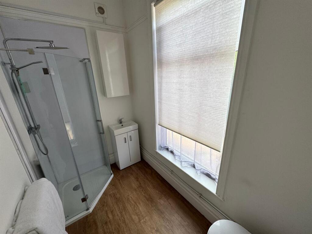 GROUND FLOOR SHOWER ROOM