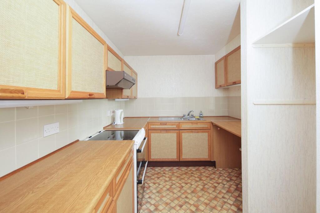 7 Oakfield House CV32-9.jpg