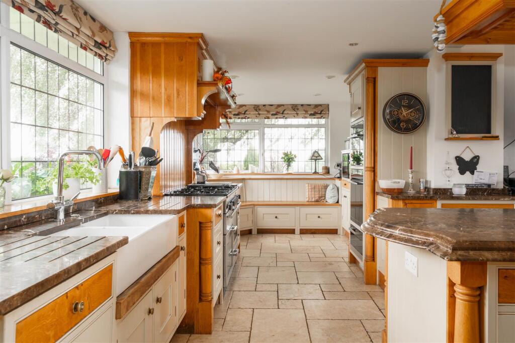 Kitchen-5.jpg