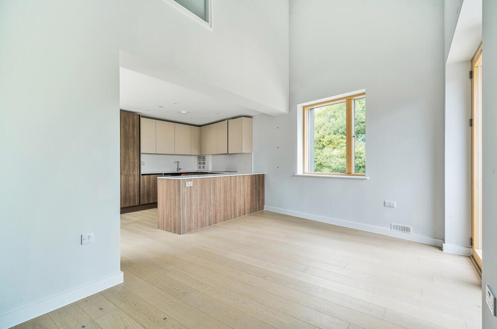 1315344-2-685a940...