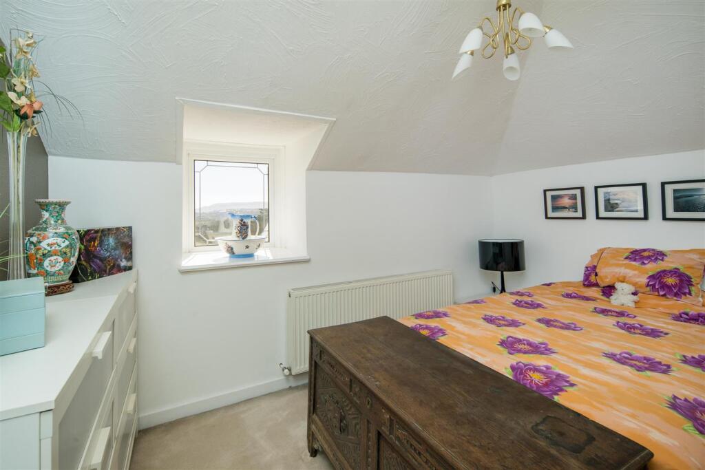 One of 5-6 Bedrooms