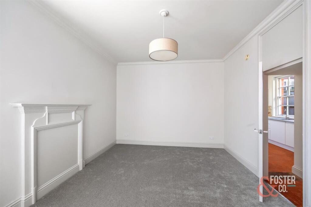 Grand Avenue 8 Flat 9-004.jpg