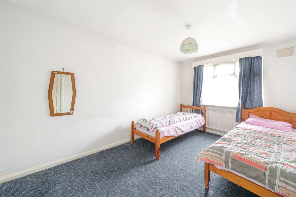 Bedroom 2.JPG