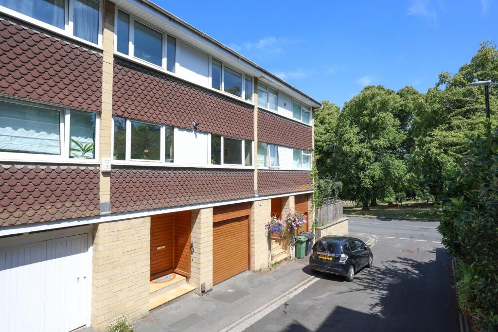 2 Courtside Mews 1.JPG