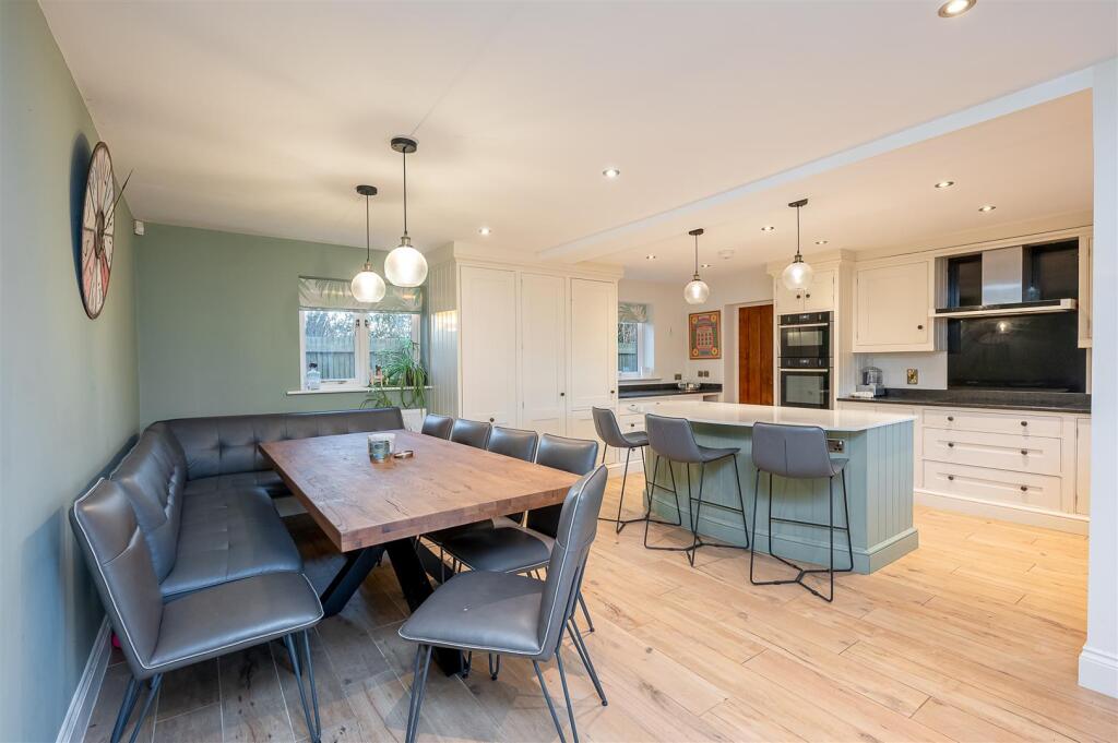 KITCHEN DINER
