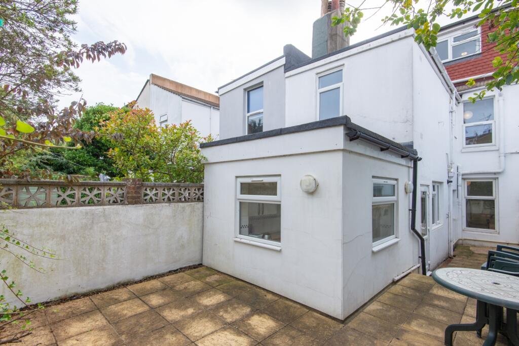 62 Brading Road Outside Area