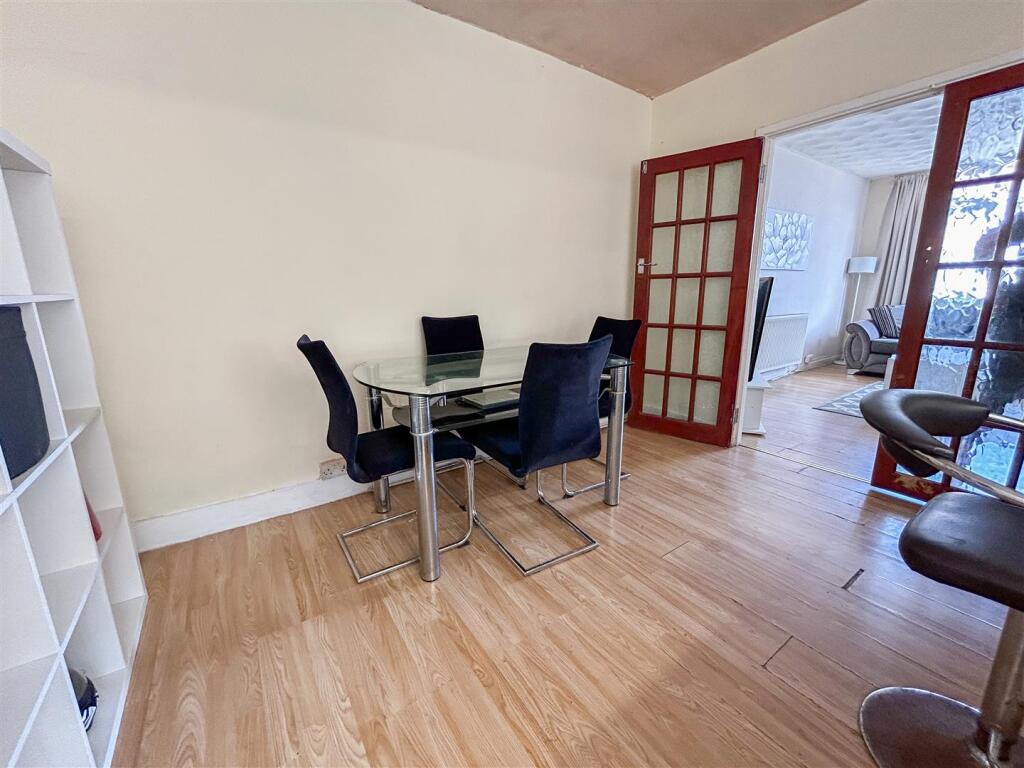 ALTERNATE VIEW OF KITCHEN/DINER