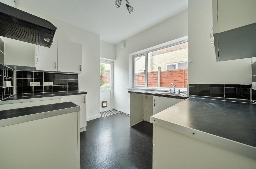 1370192-5-68ef5c3...