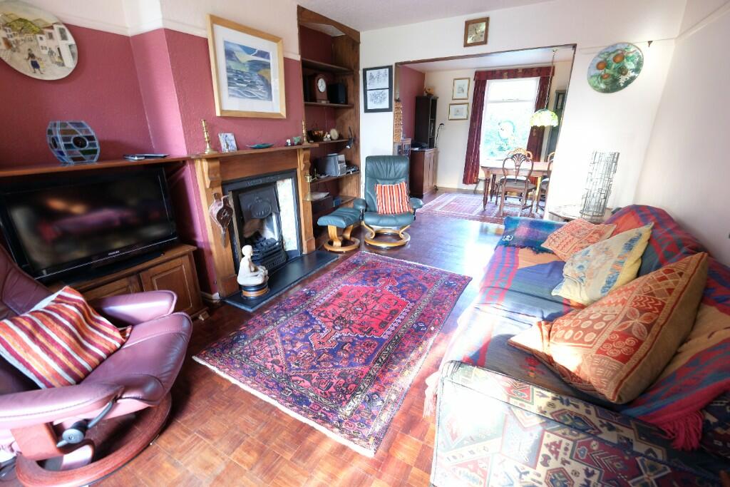 SITTING/DINING ROOM