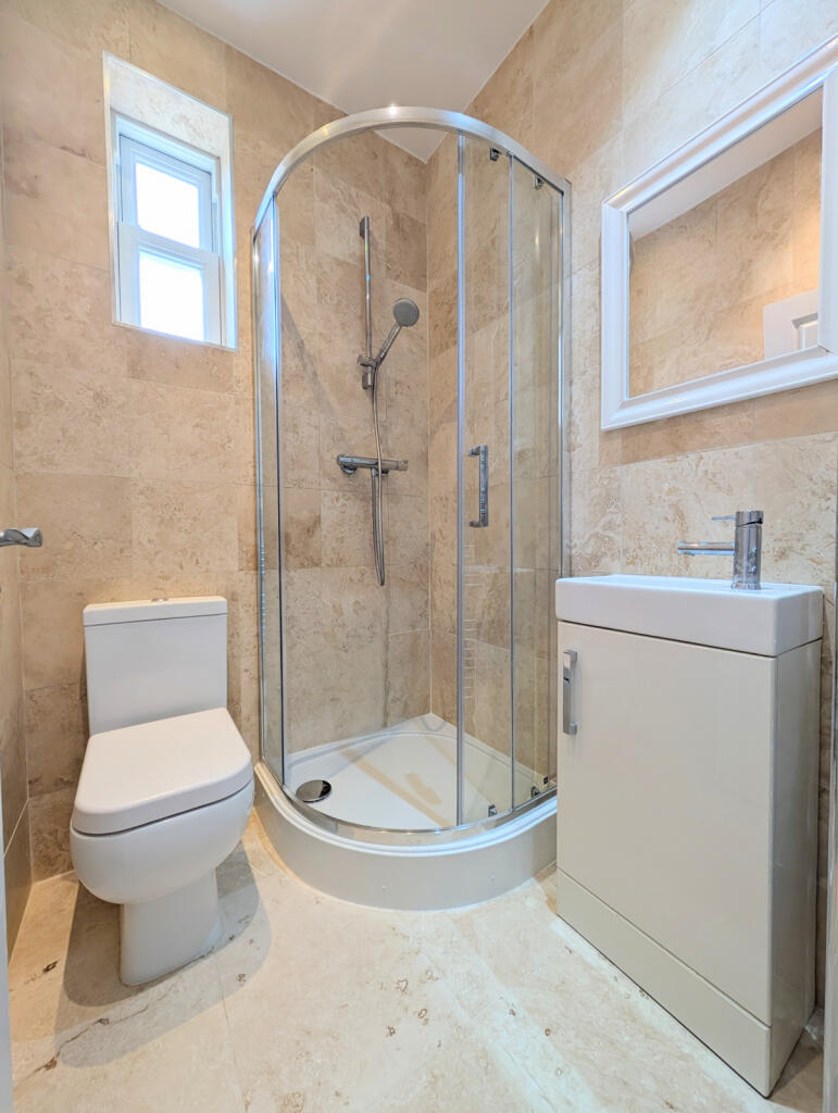 En-Suite to Bedroom 2