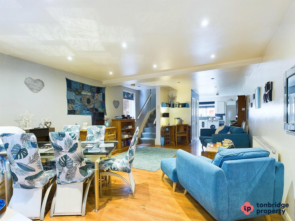 CAM03742G0-PR0013-STILL035