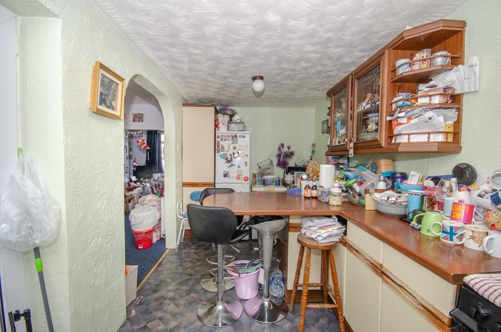 Kitchen-breakfast room pic 2.jpg