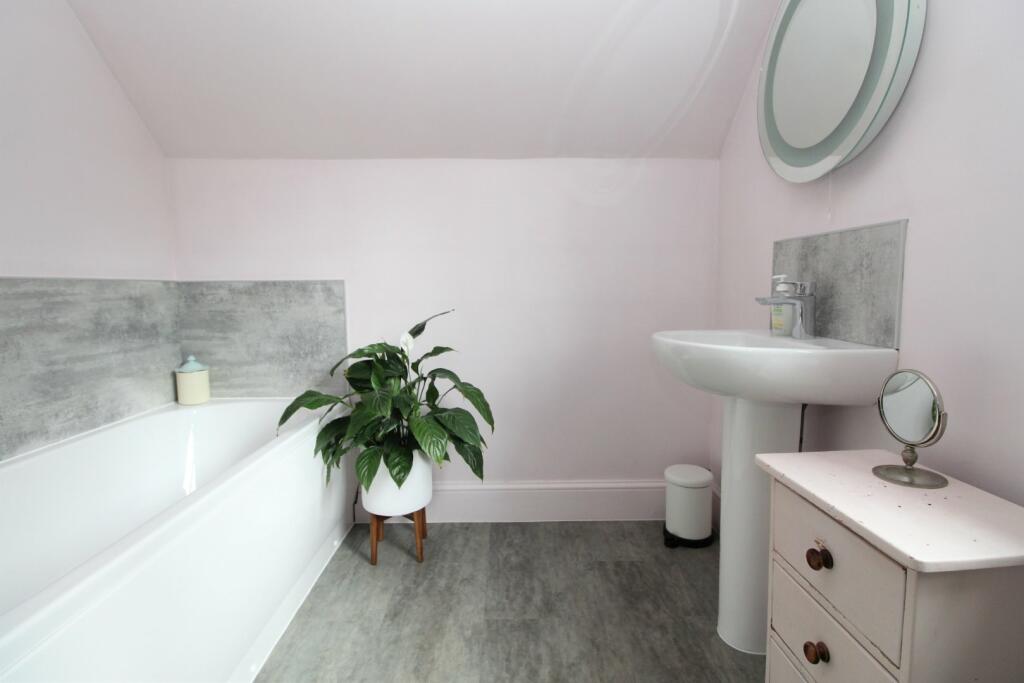 Bath/Shower Room