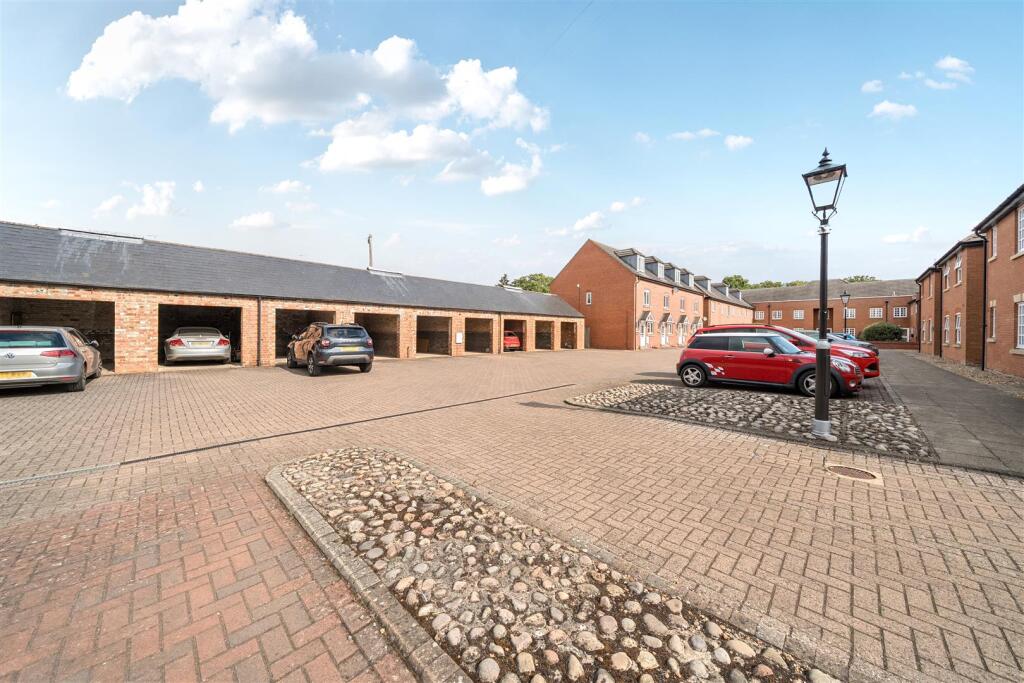 73 Reffield Close, Towcester (1).jpg