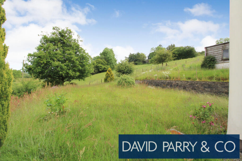 DETACHED COUNTRY PROPERTY