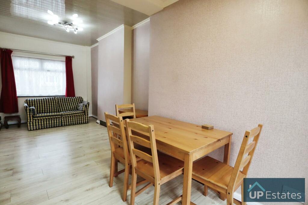 LOUNGE/ DINER