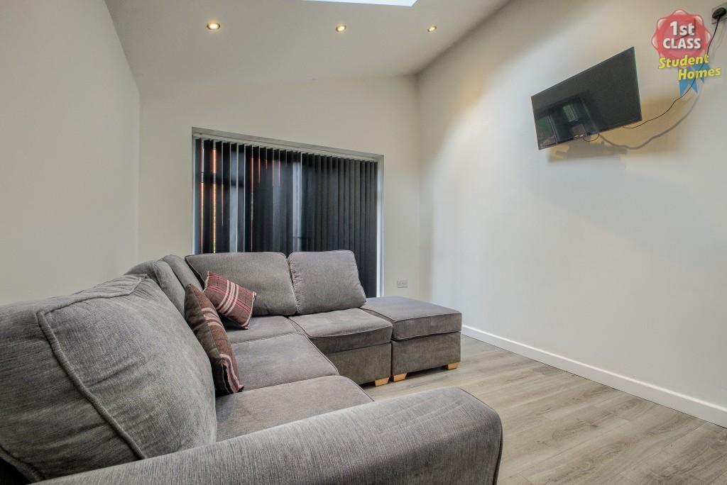 Kitchen/ Living Room