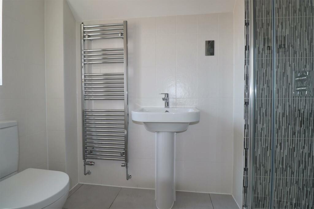 Ensuite (2).JPG