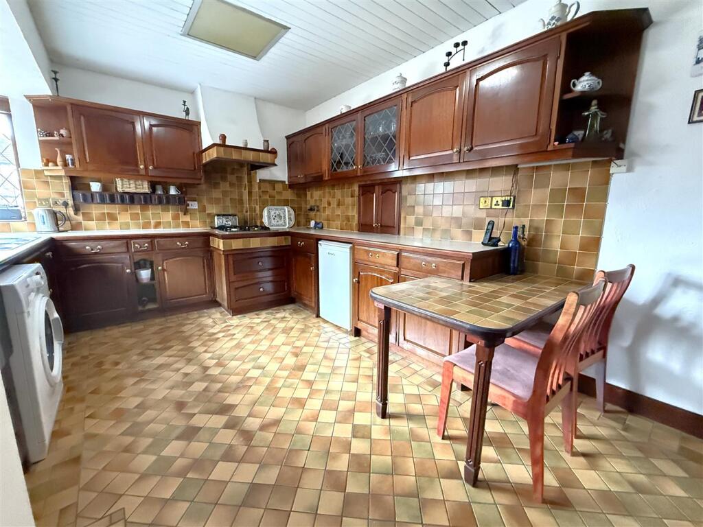 BREAKFAST KITCHEN