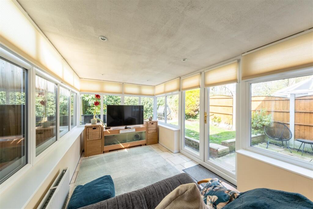 4 Hazelmere Close-008.jpg