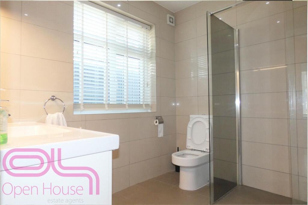 Hanworth Rd - Shower Room.jpg