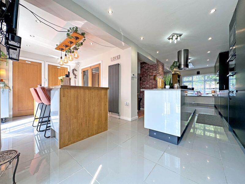 Kitchen/Dining Area