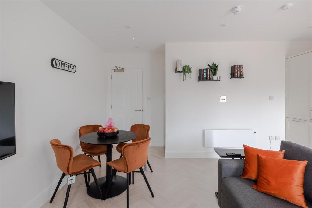 4, 30 Foley Street-6