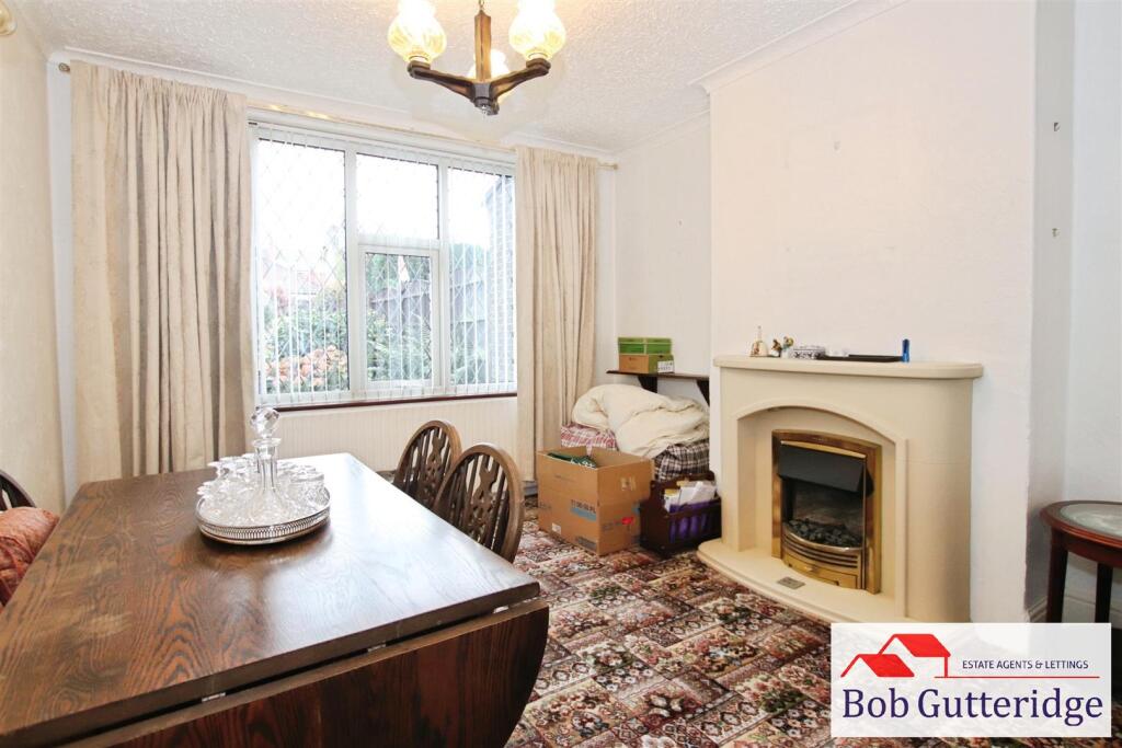 THROUGH LOUNGE / DINER