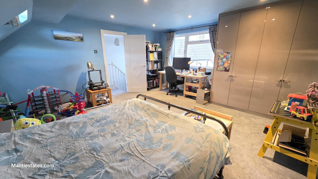 LOFT BEDROOM