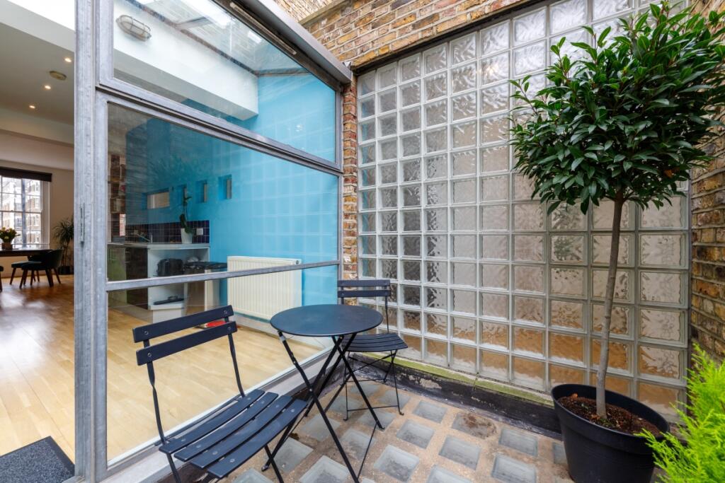 Grays Inn Road 69...