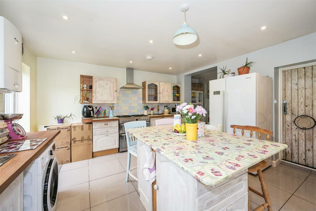 Dining Area.jpg