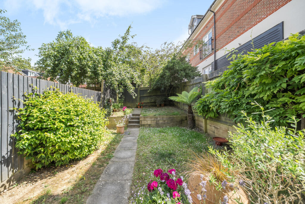 1313516-4-68596a2...