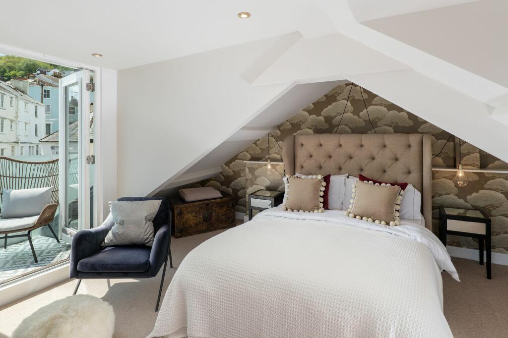 Hawley House, 4 South Ford Road, Dartmouth: Master Bedroom