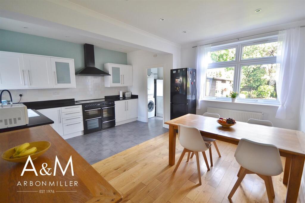 KITCHEN/DINER