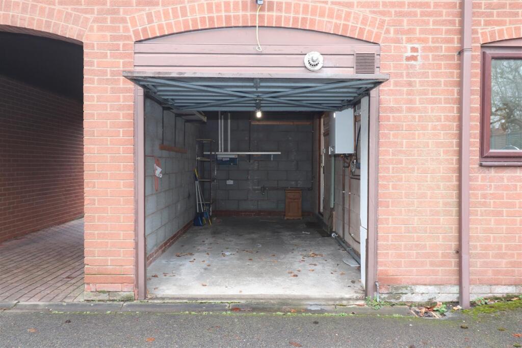 INTEGRAL GARAGE