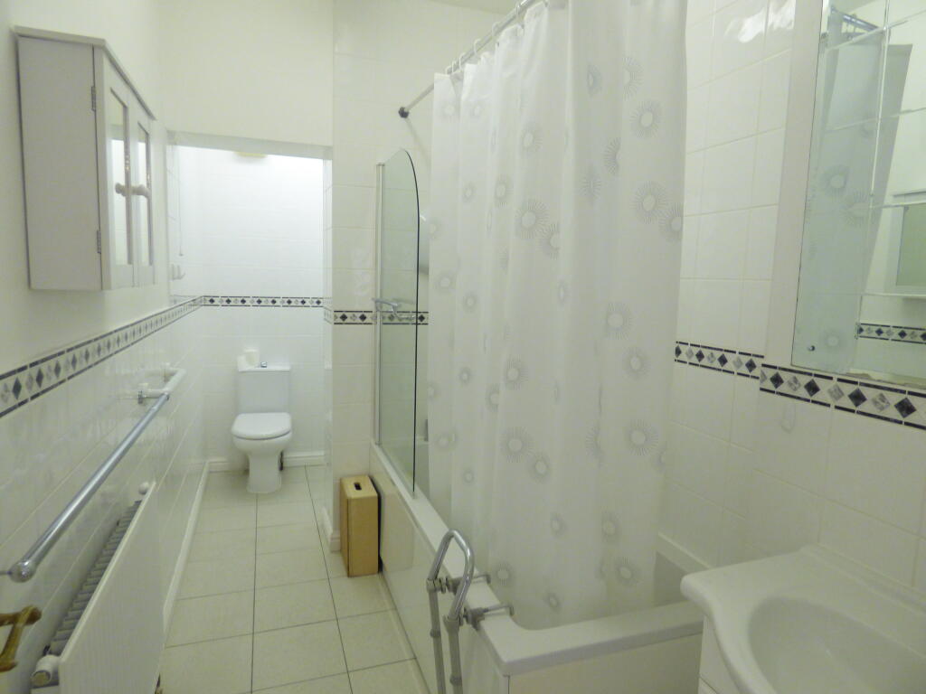 811 brad rd bathroom
