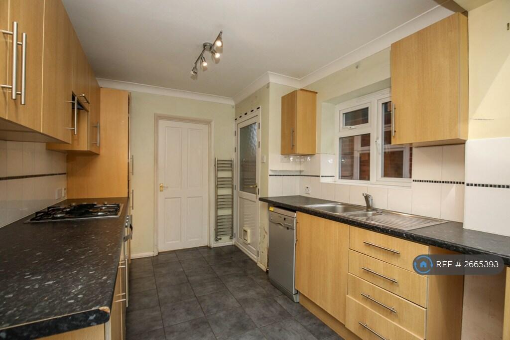 Kitchen With Range Of Base And Eye Level Units