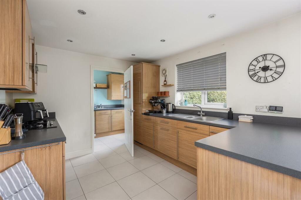 Shepherds_Hill_6_Kitchen_Dining_Room-2[1].jpg