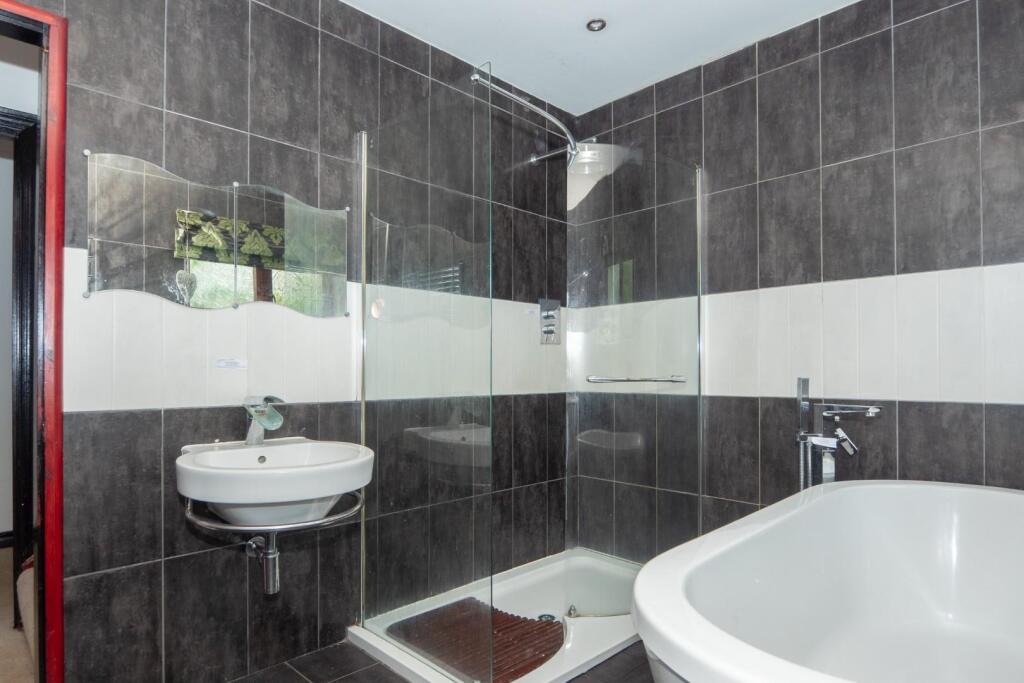 HOUSE BATHROOM
