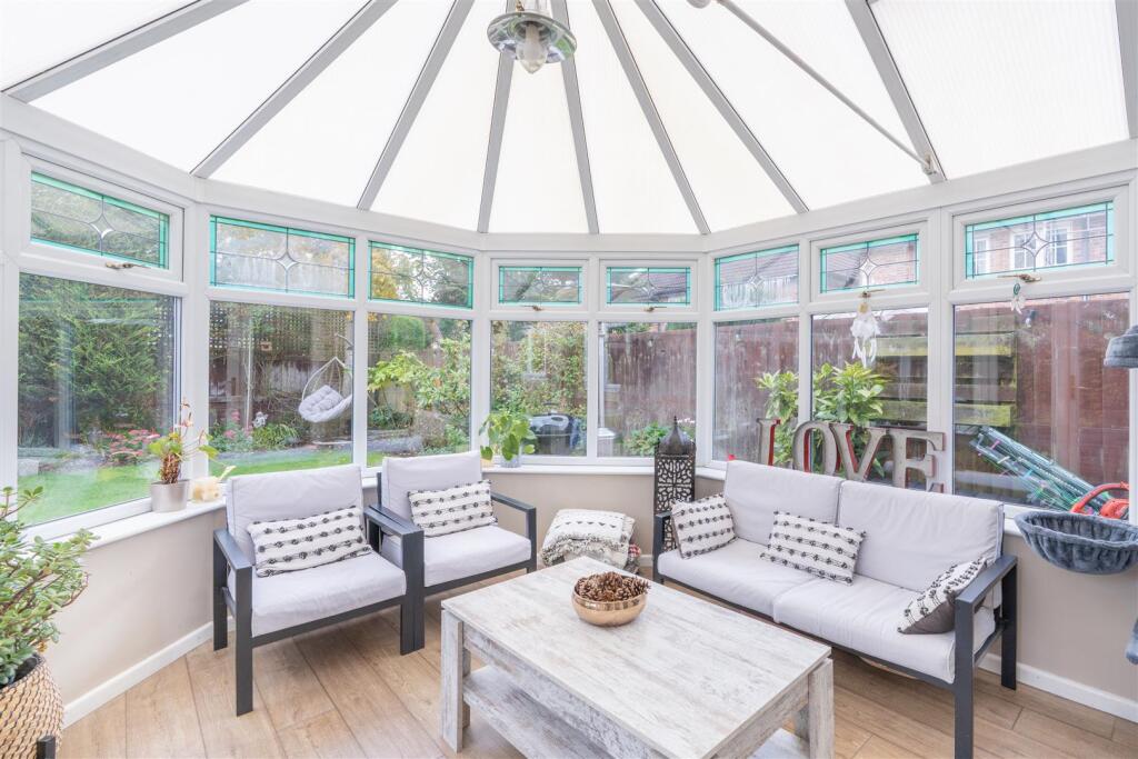 5 Abbots Mere Close-15.jpg