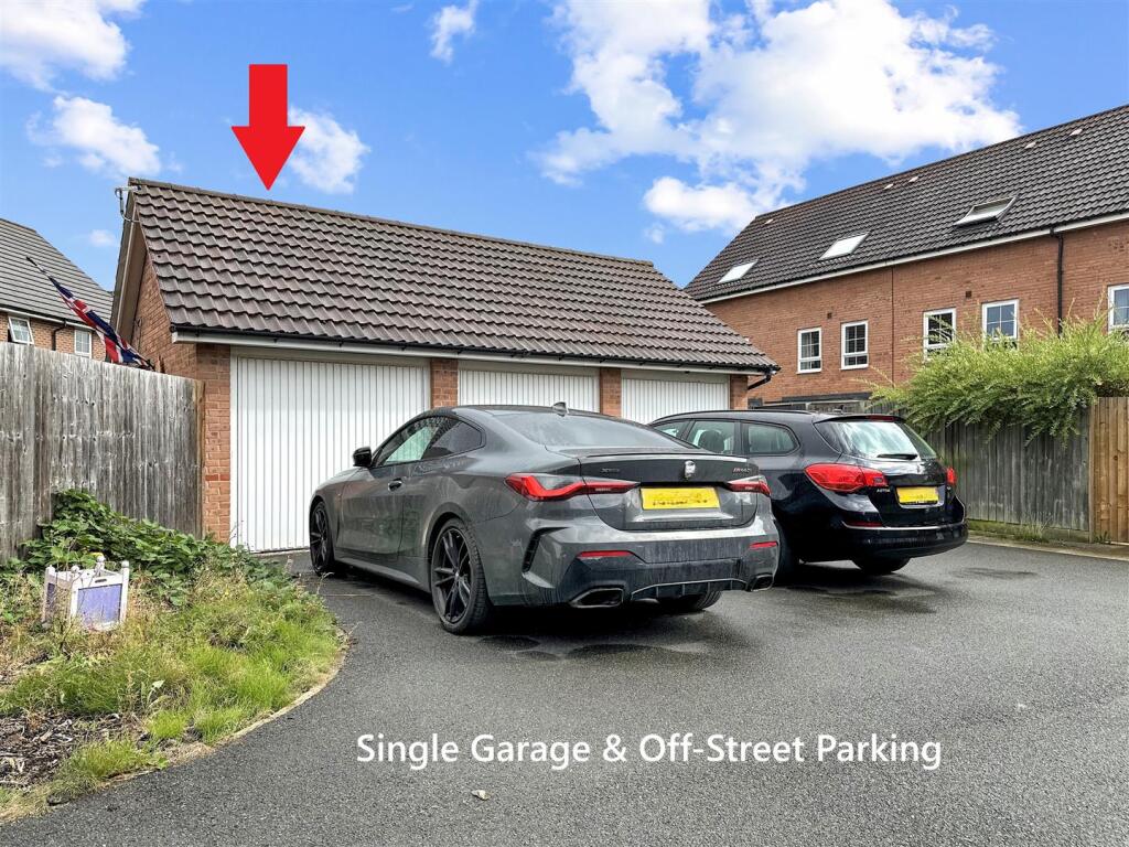 Garage &amp; Parking Space 827