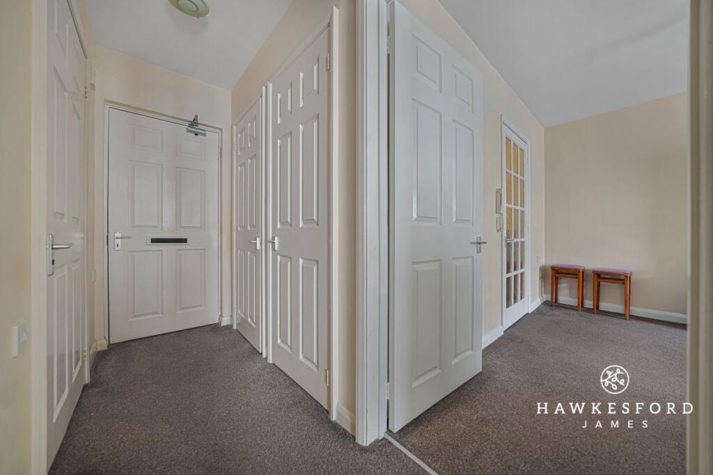 The Turrets, Sittingbourne - Entrance hall