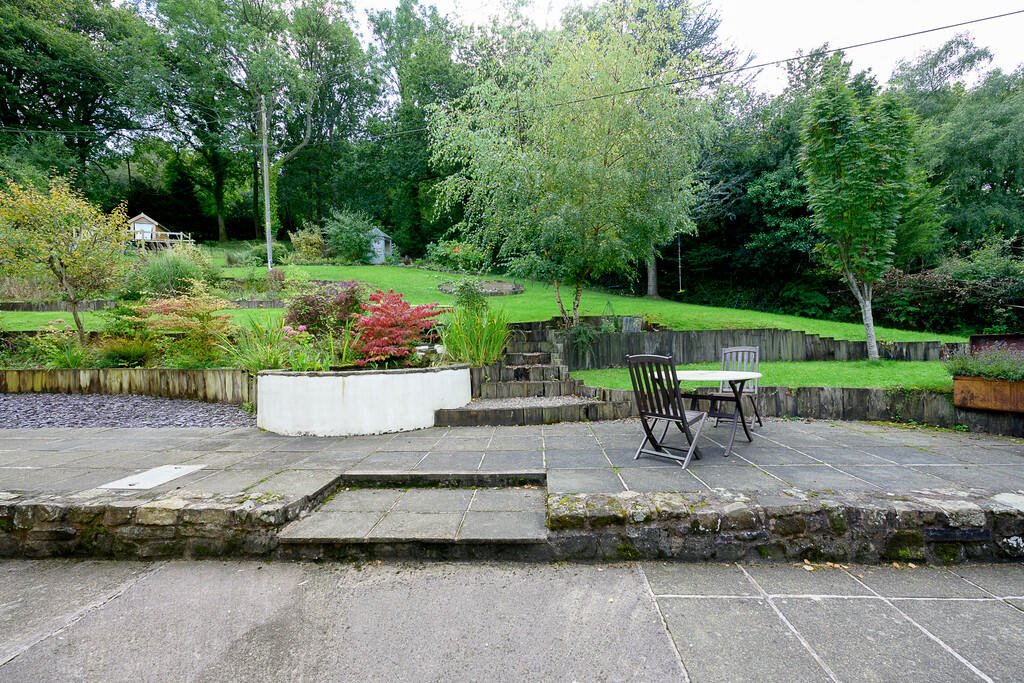 Plumtree Cottage-...