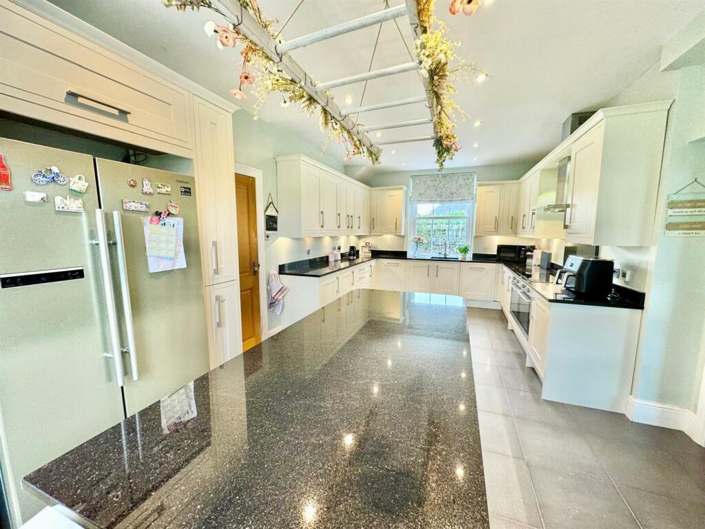 PHOTO-2024-11-18-18-30-22 (26).jpg