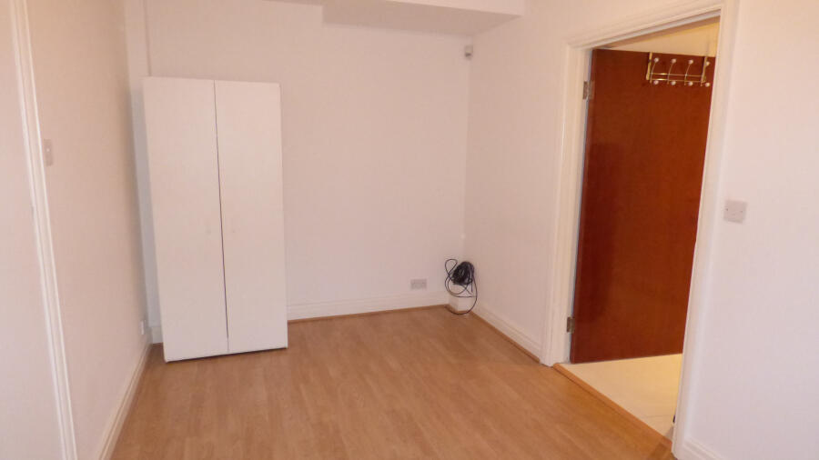 MAIN ROOM