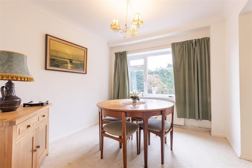 15 Ravensmere  (7).jpg