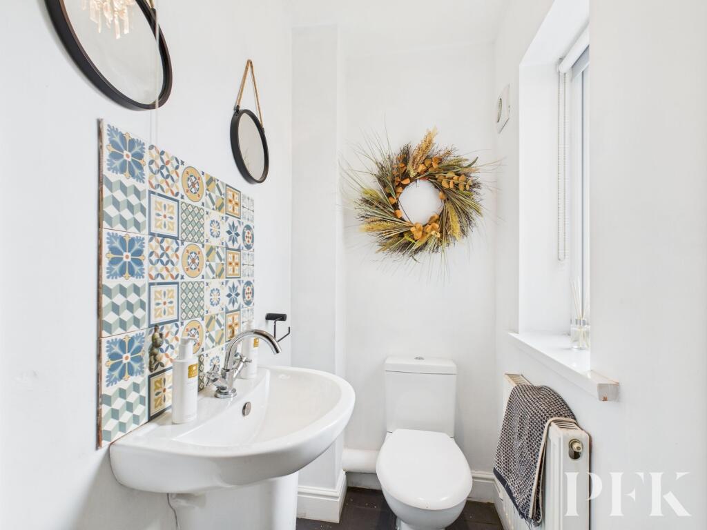 Cloakroom/WC