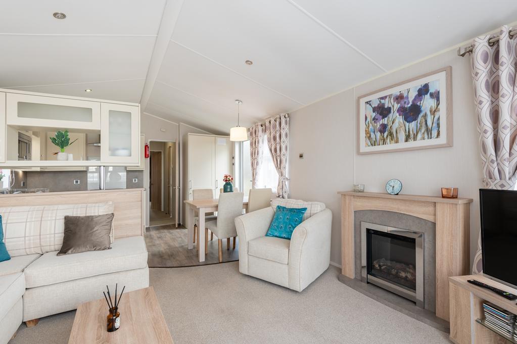 LOUNGE TO KITCHEN